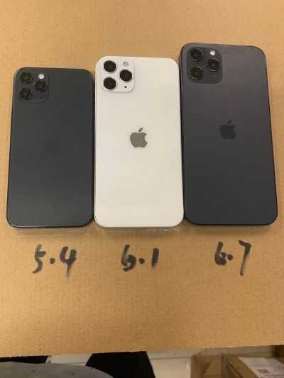 iPhone 12 dummies fully reveal the back design