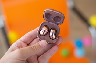 The Galaxy Buds Air come in a tiny case