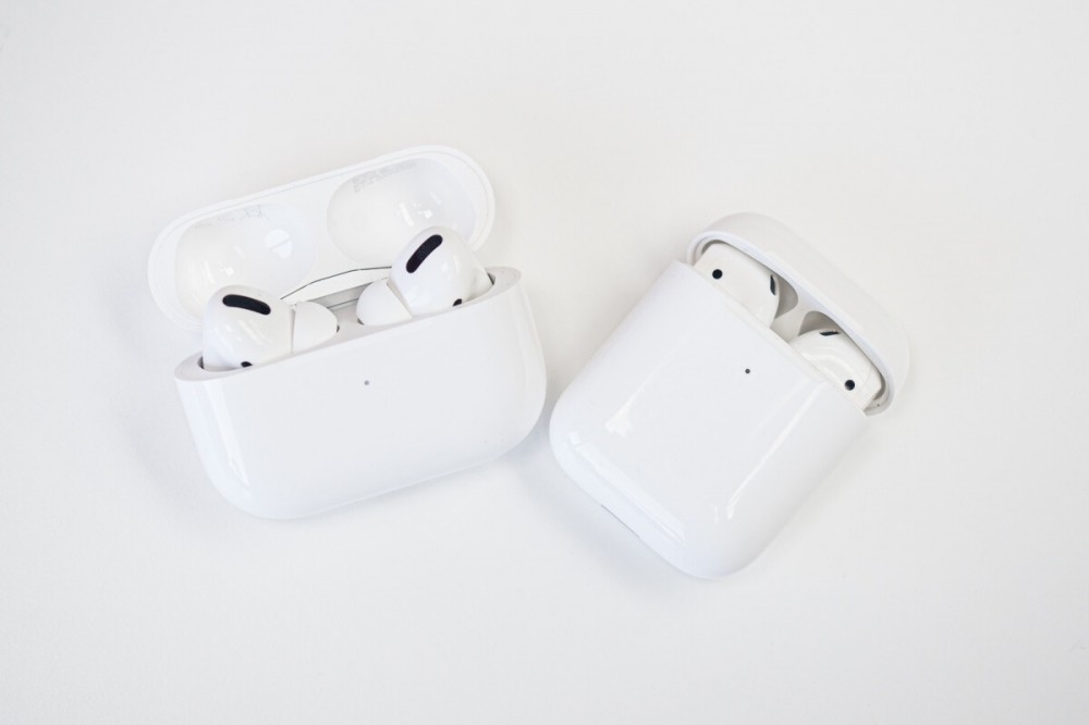 Amazon has Apple&#39;s AirPods Pro on sale at a great price, normal AirPods also discounted - ArenaFile