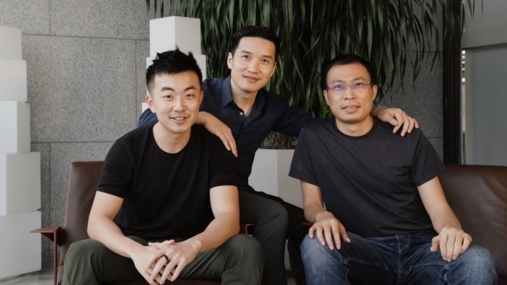 Carl Pei (left) with Pete Lau (middle)