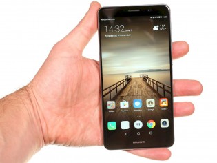 The vanilla Huawei Mate 9 was larger than the Pro - with a 16: 9 aspect ratio, even a 5.9/