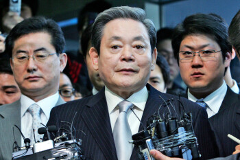 Samsung's chairman Lee Kun-hee has passed away, leaving a company at its peak