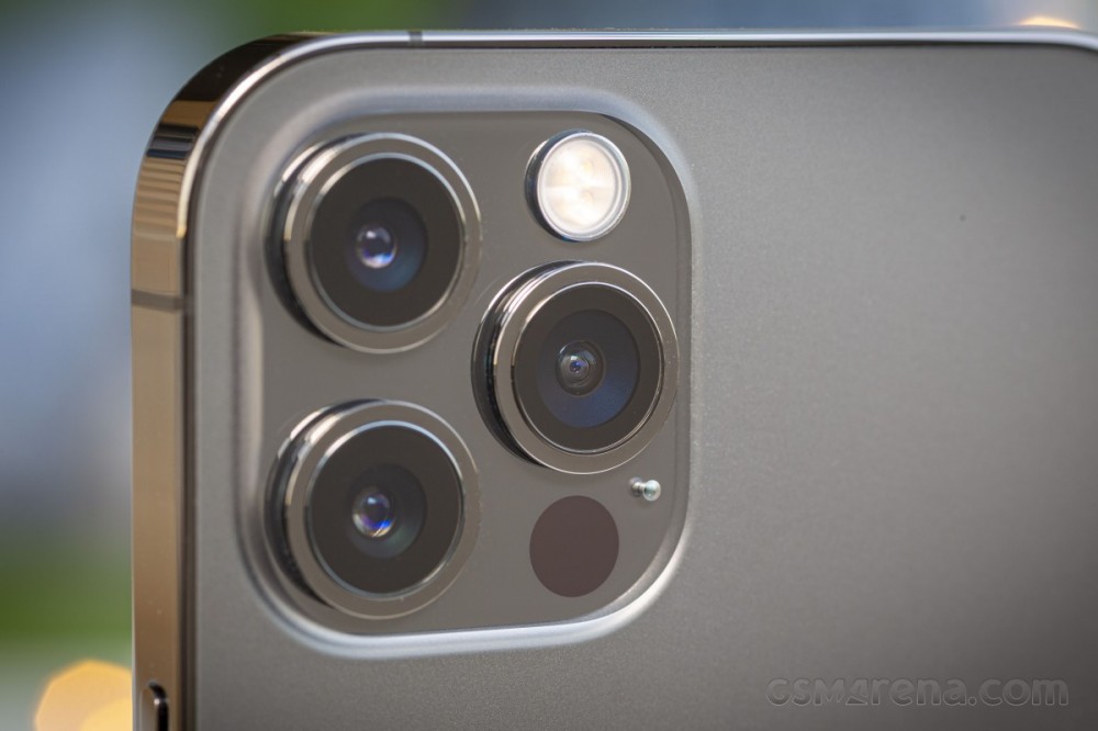 Don't expect the new 2.5x iPhone 12 Pro Max camera to be good in the dark